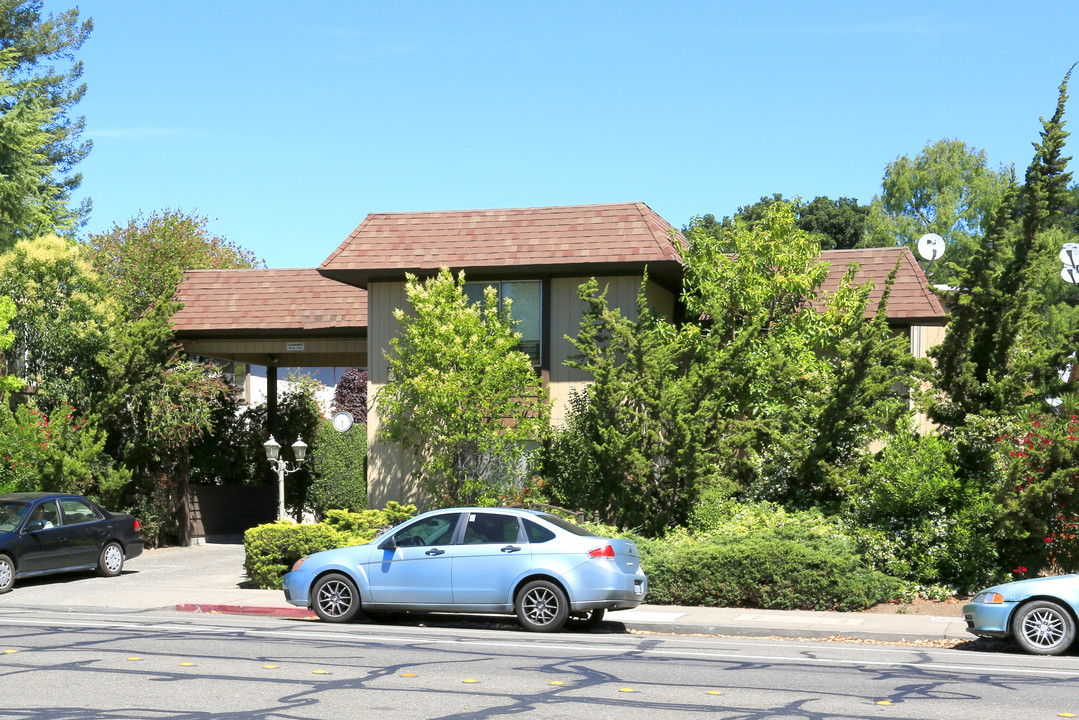 Casa de Sonoma in Santa Rosa, CA - Building Photo