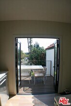 8587 Rugby Dr in West Hollywood, CA - Building Photo - Building Photo