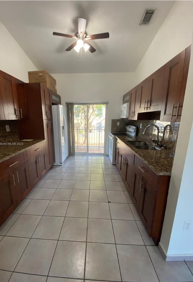 7546 W 20th Ave, Unit 105 in Hialeah, FL - Foto de edificio - Building Photo