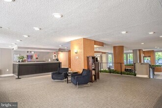 2500 N Van Dorn St in Alexandria, VA - Building Photo - Building Photo