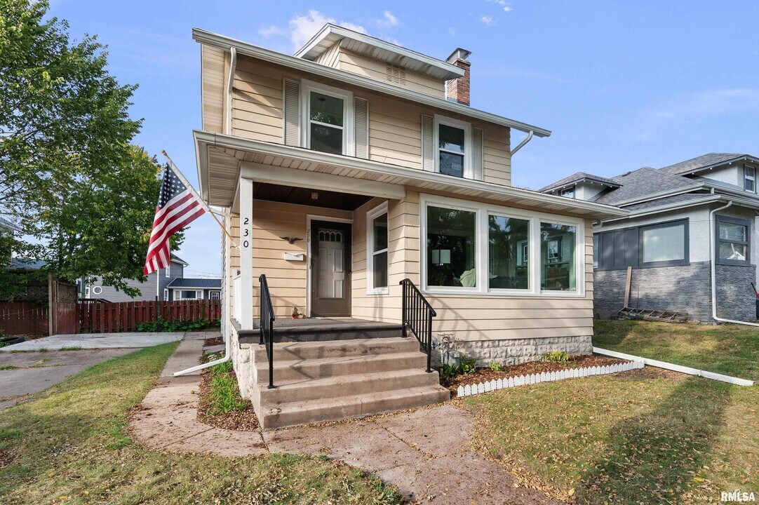 230 E Garfield St in Davenport, IA - Building Photo