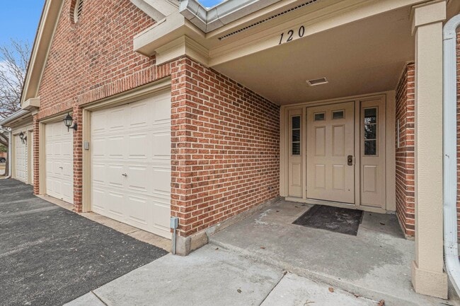 120 Stirling Ln in Schaumburg, IL - Building Photo - Building Photo