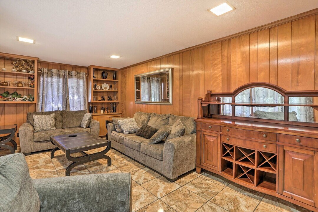 1960 Pinelawn Dr in Toledo, OH - Foto de edificio