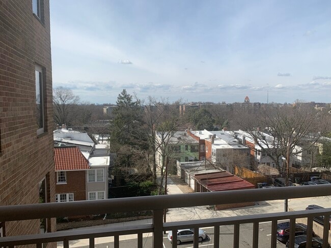 2800 Wisconsin Ave NW, Unit 605 in Washington, DC - Foto de edificio - Building Photo
