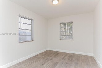 1571 NE 44th St in Pompano Beach, FL - Building Photo - Building Photo