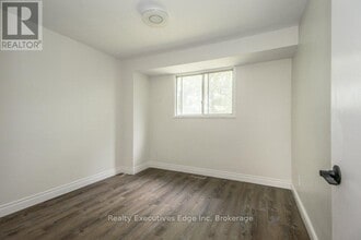 590 Canewood Crescent in Waterloo, ON - Building Photo - Building Photo