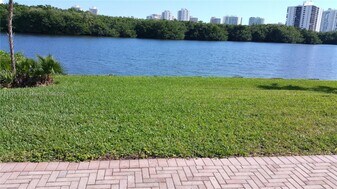 21027 NE 32nd Ave in Aventura, FL - Building Photo