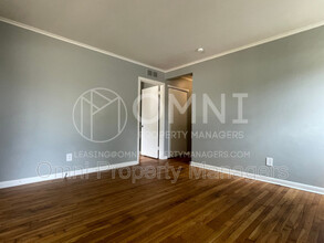 8085 Stephens Rd in Center Line, MI - Building Photo - Building Photo