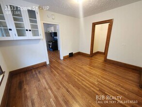 2033 Robin St in Lakewood, OH - Building Photo - Building Photo