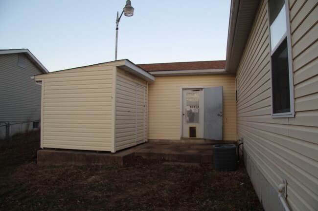 2225 Columbus Cir in Warrenton, MO - Building Photo - Building Photo