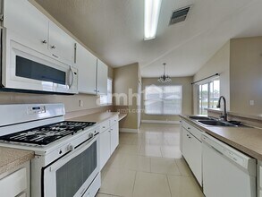 29425 Crossland Dr in Wesley Chapel, FL - Building Photo - Building Photo