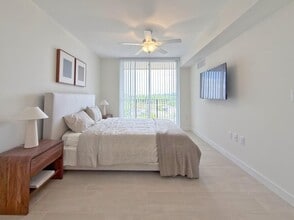 11220 SW 2nd St, Unit A2 in Miami, FL - Foto de edificio - Building Photo