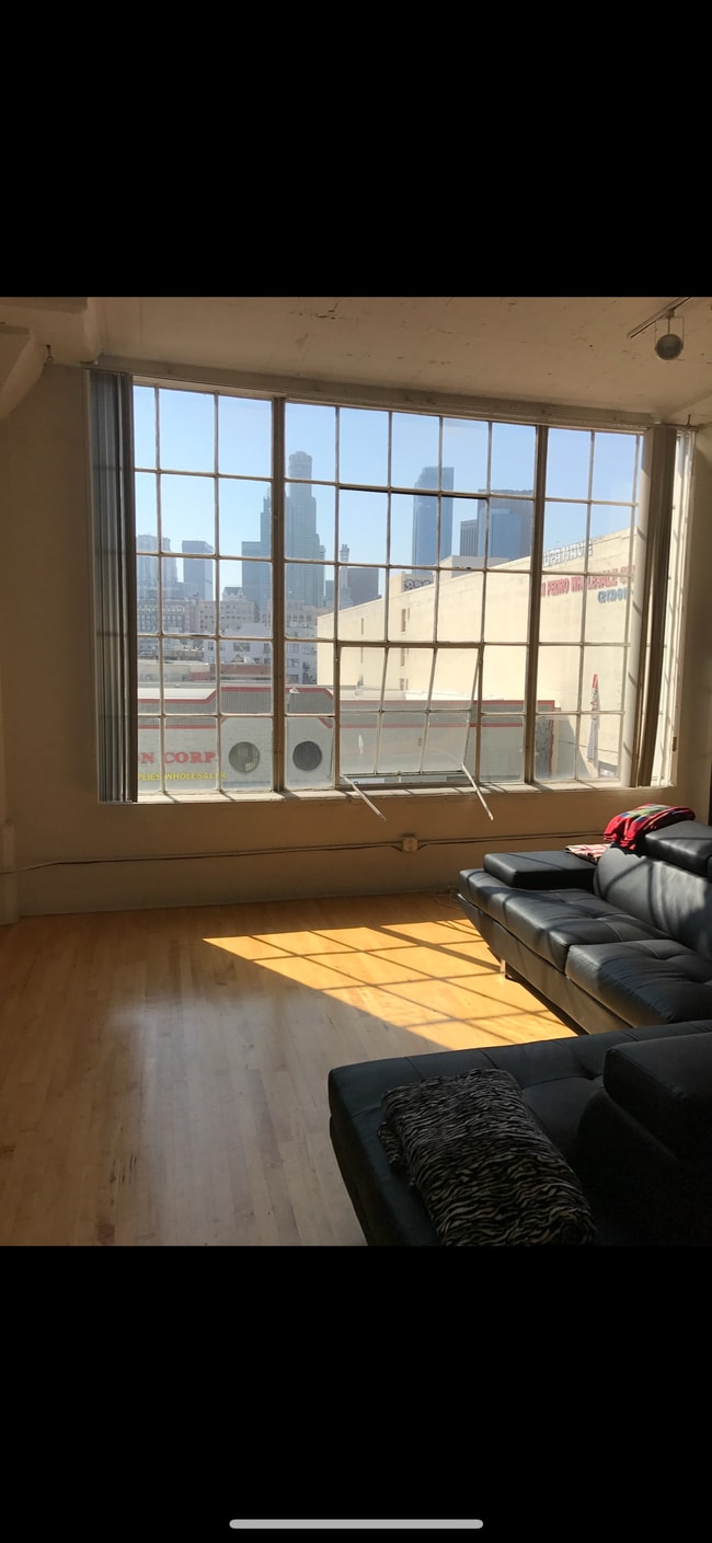 420 S San Pedro St in Los Angeles, CA - Foto de edificio - Building Photo