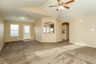 135 Woodstone Loop in Cibolo, TX - Building Photo - Building Photo