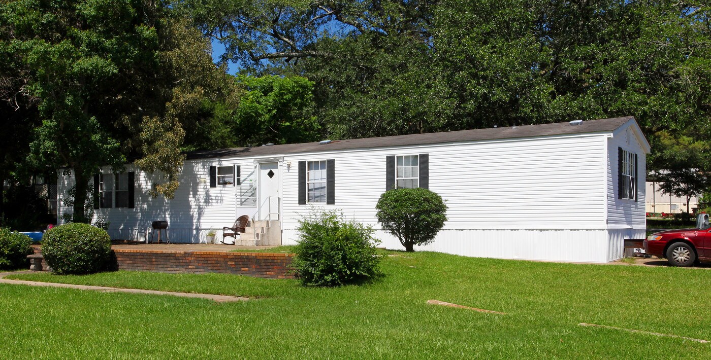 Pala Verde Mobile Home Park in Mobile, AL - Building Photo