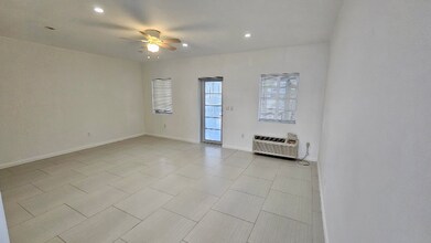 916 W 42 St in Miami Beach, FL - Building Photo - Building Photo