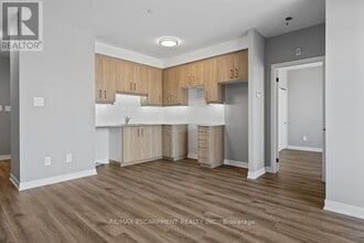 5002 King St in Lincoln, ON - Building Photo - Building Photo