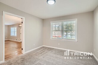 2060 Claude St NW in Atlanta, GA - Building Photo - Building Photo