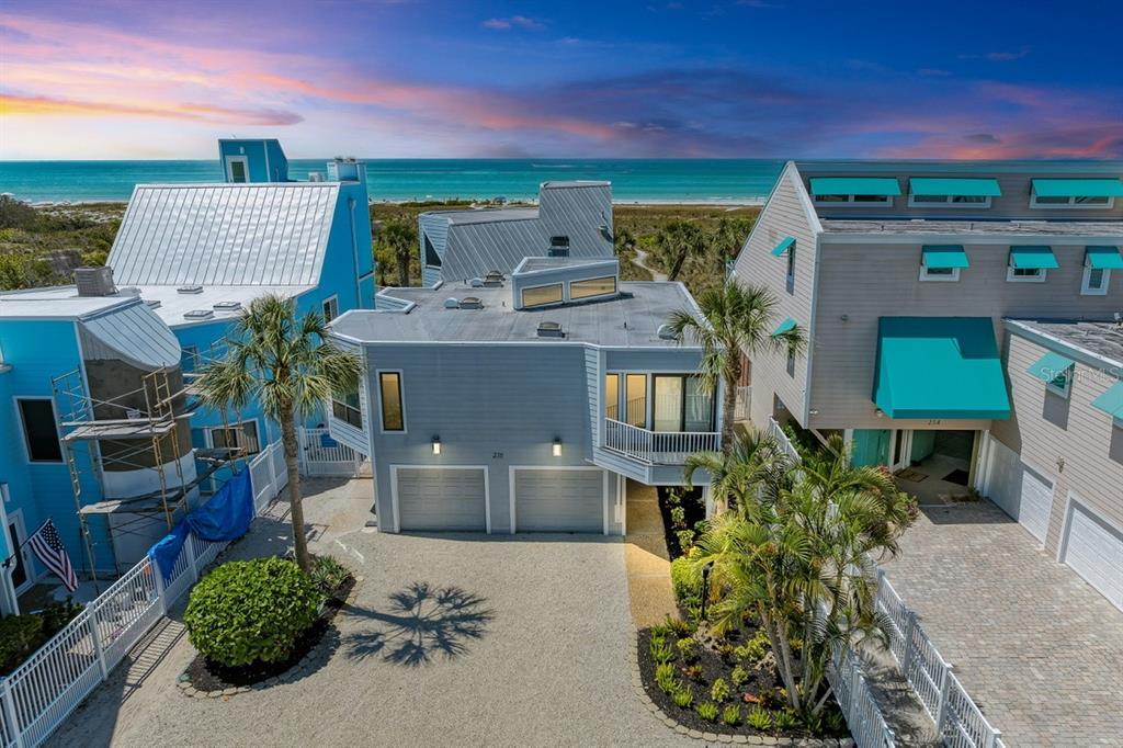 216 Tenacity Ln in Siesta Key, FL - Foto de edificio