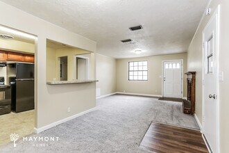 11477 Harlan Dr in Jacksonville, FL - Foto de edificio - Building Photo