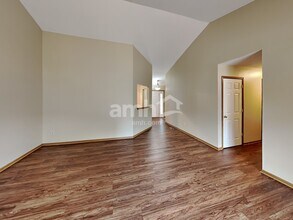 6948 Kinston Dr in Canal Winchester, OH - Building Photo - Building Photo
