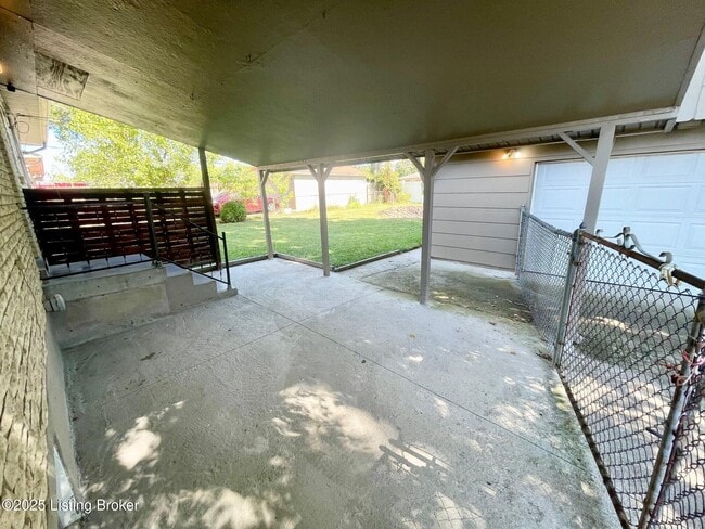 8113 Clematis Ln in Louisville, KY - Building Photo - Building Photo