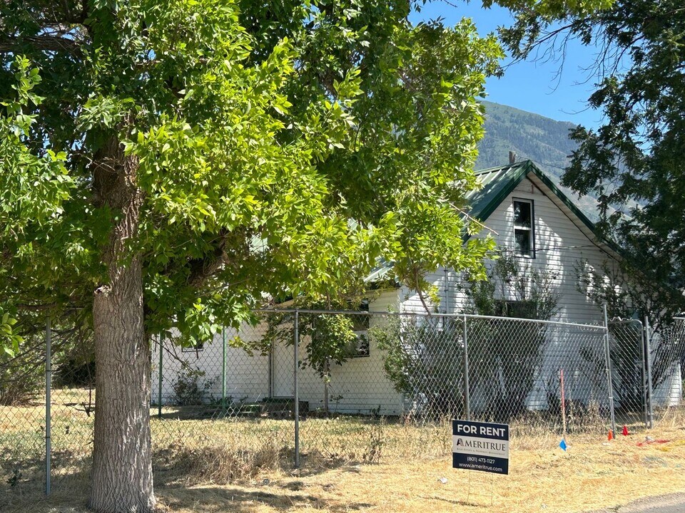 14 E 9800 S in Salem, UT - Building Photo