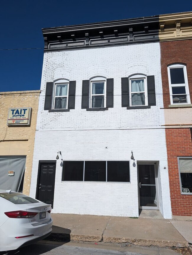 123 W Moniteau St in Tipton, MO - Building Photo - Building Photo