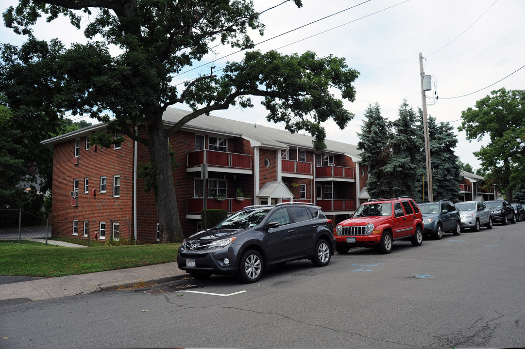 Rose Garden Apartments in Nyack, NY - Foto de edificio