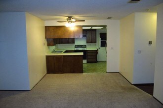 2258 Mesquite Dr in Santa Rosa, CA - Foto de edificio - Building Photo