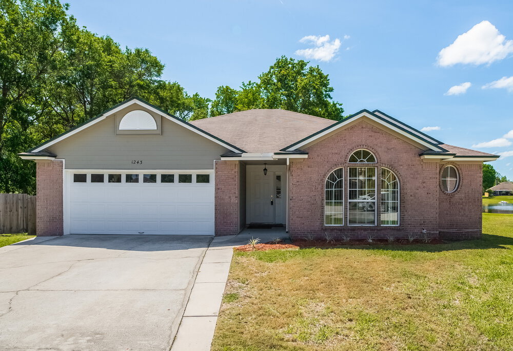 1243 American Eagle Ln in Jacksonville, FL - Foto de edificio