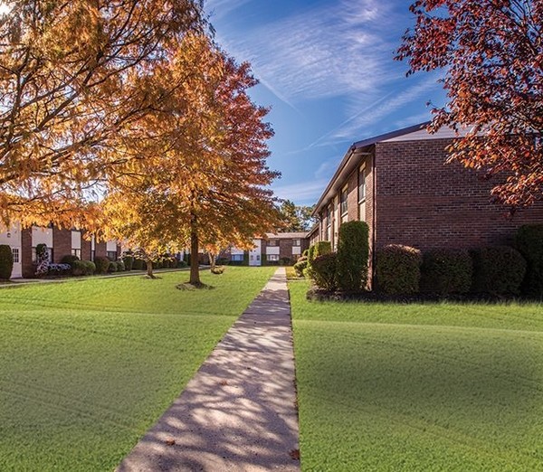 Country Living at Mapleview in Old Bridge, NJ - Building Photo - Building Photo