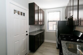 705 W Brompton Ave, Unit A06C in Chicago, IL - Building Photo - Building Photo