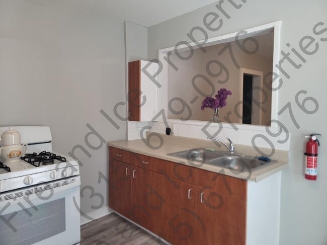 45 Lawrence St, Unit Upstairs