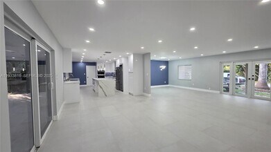 10540 SW 125th St in Miami, FL - Building Photo - Building Photo