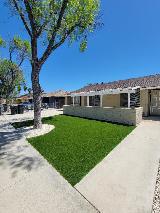 2425 Tahoe Cir-Unit -Unit B in Hemet, CA - Building Photo