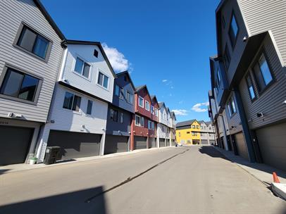 2812 Maple Way NW in Edmonton, AB - Building Photo - Building Photo