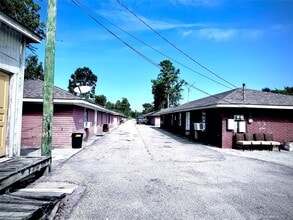 1825 W Little York Rd in Houston, TX - Building Photo - Building Photo