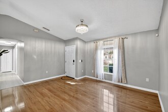 4 Starling Dr in Daytona Beach, FL - Building Photo - Building Photo