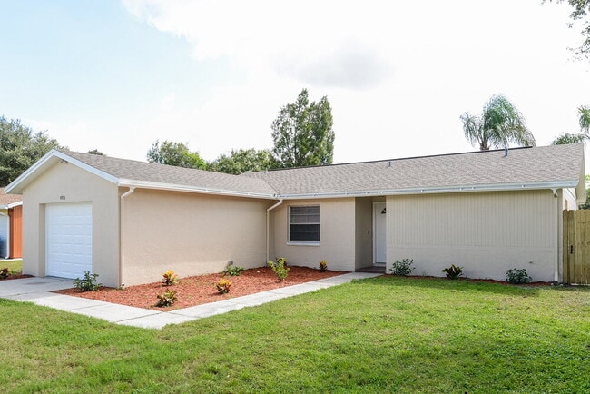4906 Hi Vista Cir in Tampa, FL - Building Photo - Building Photo