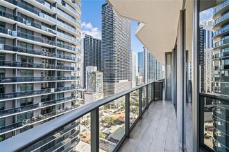 55 SW 9th St, Unit 1801 in Miami, FL - Building Photo - Building Photo