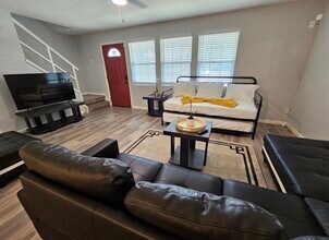 7886 Hamlet St in Houston, TX - Foto de edificio - Building Photo