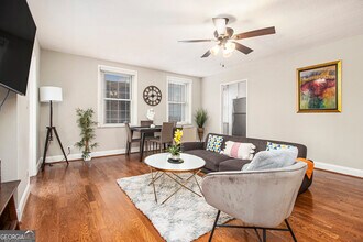 300 W Peachtree St NE in Atlanta, GA - Building Photo - Building Photo