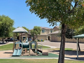 9417 W Atlantis Wy in Tolleson, AZ - Foto de edificio - Building Photo