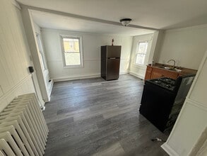 1303-1303.5-13035 Penn Ave, Unit Apt C in Jeannette, PA - Foto de edificio - Building Photo