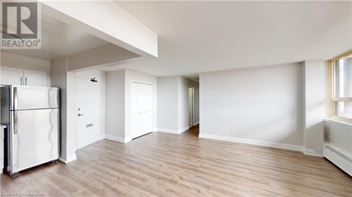 221 Queen St S in Kitchener, ON - Building Photo - Building Photo