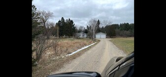 3318 Beechwood Rd in Rose City, MI - Building Photo