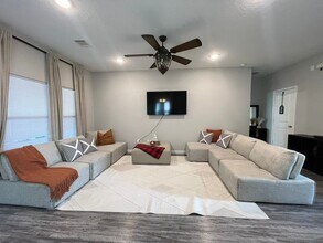 1404 Rd 5102 in Cleveland, TX - Building Photo - Building Photo