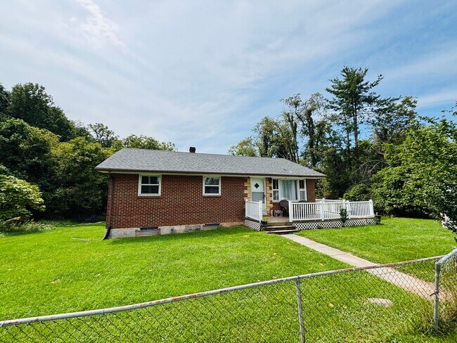 property at 1151 Thomas Ln
