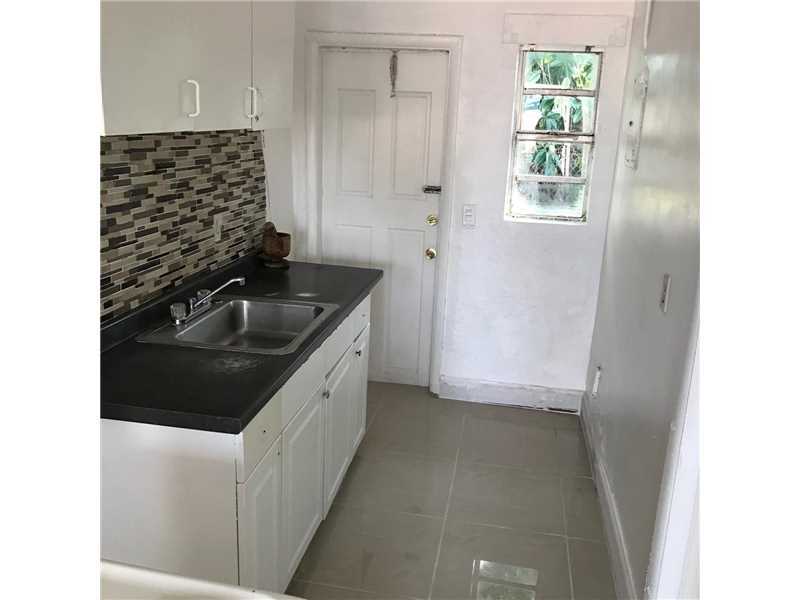 5740 Mayo St in Hollywood, FL - Building Photo